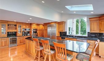 3 Spinnaker Dr, Barrington, RI 02806