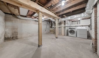 207 Hillcrest Rd, Bridgeport, CT 06606