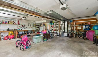16 Chipping Green Dr, Arden, NC 28704