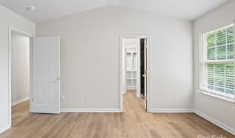3813 Brookchase Ln, Charlotte, NC 28205