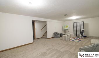 1828 William Dr, Beatrice, NE 68310