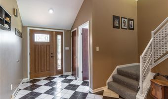 7 Hummingbird Ln, Amherst, NY 14228