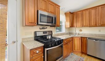 104 Conanicus Rd, Narragansett, RI 02882