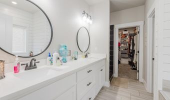 7424 Northwood Dr, Benton, AR 72019
