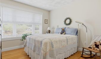 72 Country Meadow Ln, Glocester, RI 02814