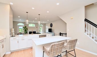 6915 ROLLING CREEK Way, Alexandria, VA 22315