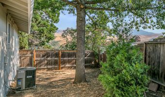 360 Coventry Pl, Ashland, OR 97520