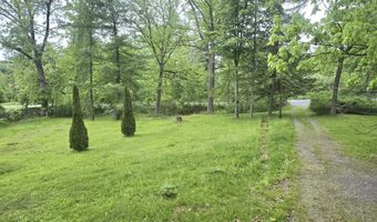 656 S Temple Ln, Altoona, PA 16602