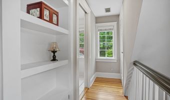 78 Hoyts Hl, Bethel, CT 06801