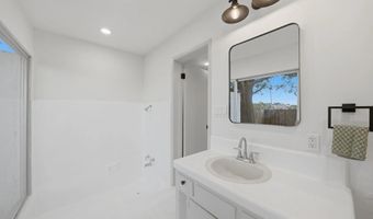 810 Omar Dr, Escondido, CA 92025