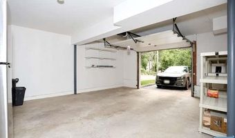 90 Elm St, Allendale, NJ 07401