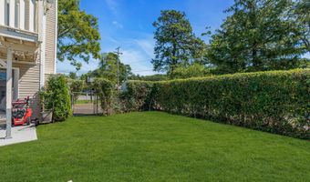 19 Spruce St, Beachwood, NJ 08722