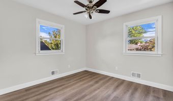 76 Maple St, Beachwood, NJ 08722