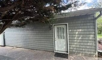 96 Compton St, Belford, NJ 07718