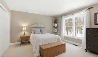 32 Peacock Brook Ln, Amherst, NH 03031