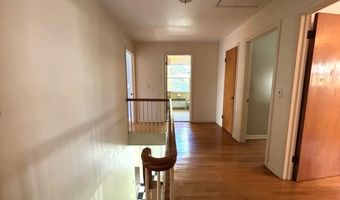 4 Noonan Ln, Albany, NY 12209