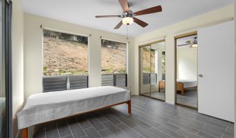 1069 Lunalilo Home Rd, Honolulu, HI 96825