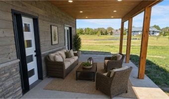 38515 129th St, Aberdeen, SD 57401