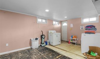 5 S Ronald Dr S, Amityville, NY 11701