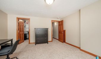 2225 E Byrum Cir, Brandon, SD 57005