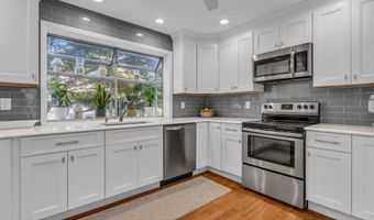 61 E Washington Ave, Atlantic Highlands, NJ 07716