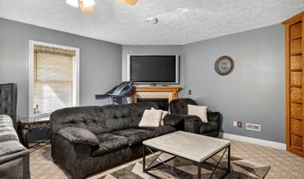 1100 Chicory Ln, Aurora, MO 65605