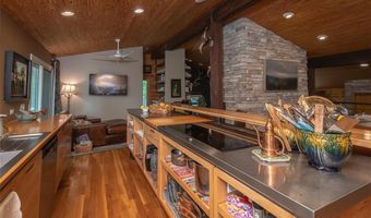 364 E 1600 Rd, Baldwin City, KS 66006