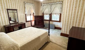 11 Queen St, Cranston, RI 02920