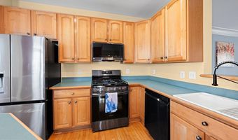 8245 LAMBERTS Ln, Alexandria, VA 22309