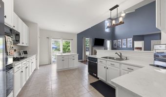 621 Lake Cornish Way, Algonquin, IL 60102