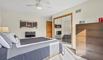 2409 E Greshan Ct, Arlington Heights, IL 60004