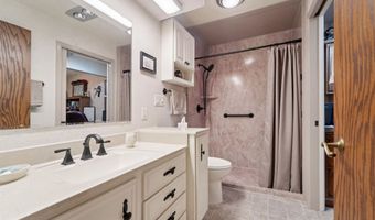 2213 SUNRISE Dr, Appleton, WI 54914