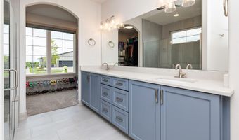 6111 NE Briarwood Dr, Ankeny, IA 50021