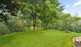 W2880 OAKRIDGE Drive, Appleton, WI 54915