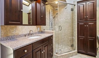 4 Westminster Dr, Annandale, NJ 08801