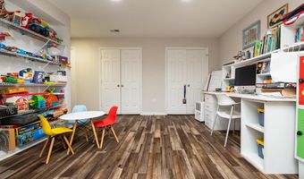 8809 SAUNDERS Ln, Bethesda, MD 20817