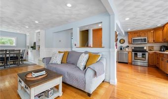 5 Harding St, Coventry, RI 02816