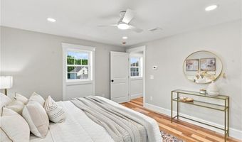 40 Congregational St, Bristol, RI 02809