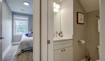 40 Grafton St, Newport, RI 02840