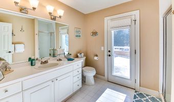 16 Woodedge Cir, Amagansett, NY 11930