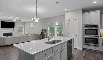1340 Whitney Dr, Aberdeen, NC 28315