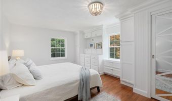 9 Foster St, Barrington, RI 02806
