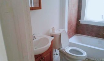 70 Ford Pl, Bridgeport, CT 06610