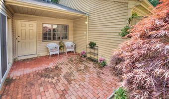 123 Pine Glen Dr, East Greenwich, RI 02818