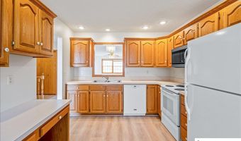 803 Clearwater Cir, Beatrice, NE 68310