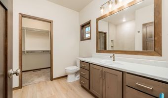 2409 E Tinley St, Brandon, SD 57005