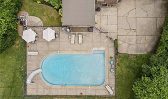 70 S Meadowcroft Dr, Akron, OH 44313