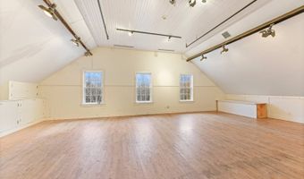 11 Indian Wells Hwy, Amagansett, NY 11930