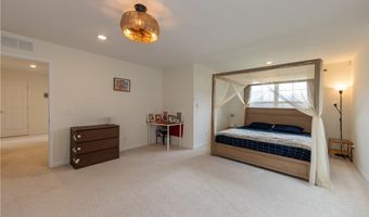 766 River Run Rd, Aurora, OH 44202