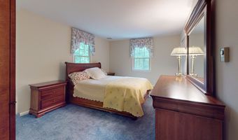 45 N Nabby Rd, Danbury, CT 06811